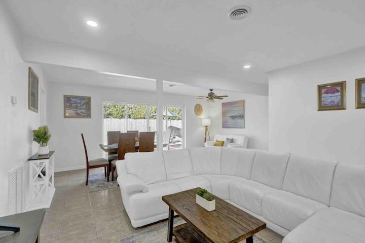 Beautiful 4 Bedrooms/Pool/Walk To Beach Deerfield Beach Dış mekan fotoğraf
