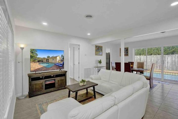 Beautiful 4 Bedrooms/Pool/Walk To Beach Deerfield Beach Dış mekan fotoğraf