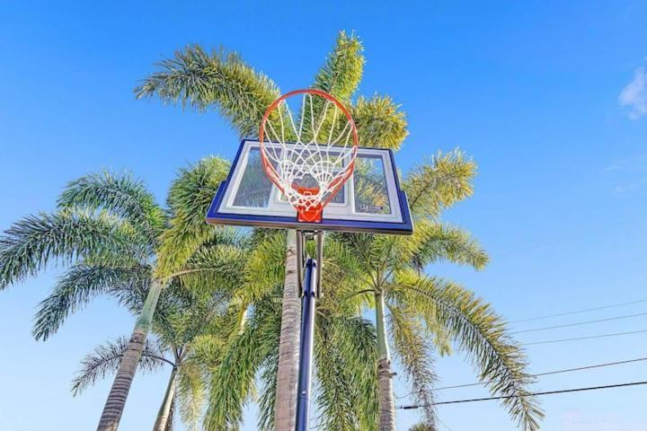 Beautiful 4 Bedrooms/Pool/Walk To Beach Deerfield Beach Dış mekan fotoğraf