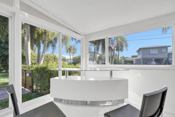 Beautiful 4 Bedrooms/Pool/Walk To Beach Deerfield Beach Dış mekan fotoğraf